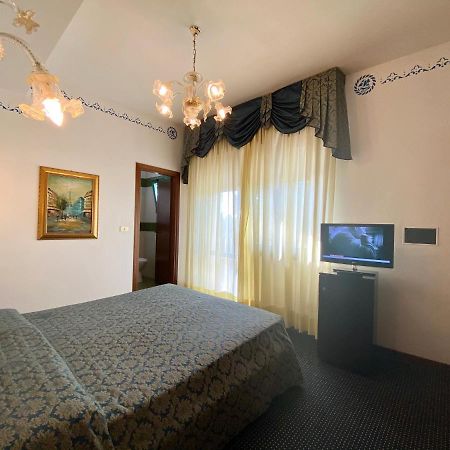 Hotel Florida Лідо-ді-Єзоло Екстер'єр фото