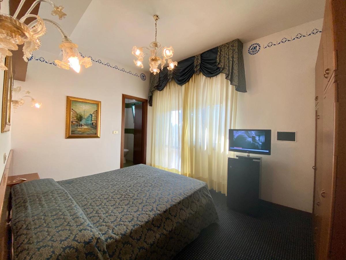 Hotel Florida Лідо-ді-Єзоло Екстер'єр фото
