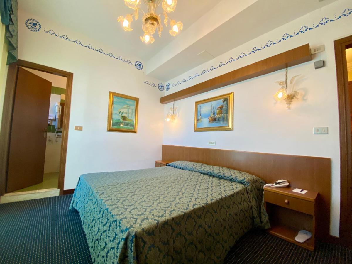 Hotel Florida Лідо-ді-Єзоло Екстер'єр фото