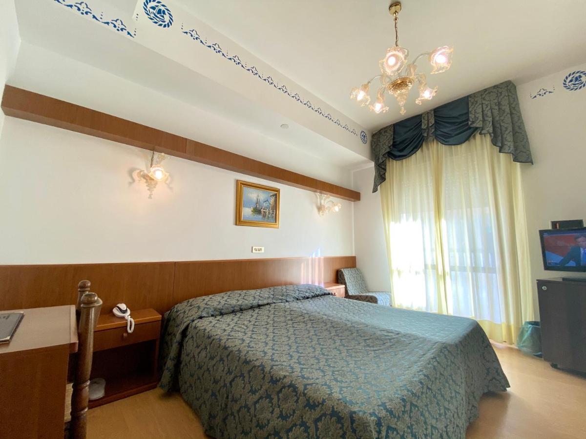 Hotel Florida Лідо-ді-Єзоло Екстер'єр фото
