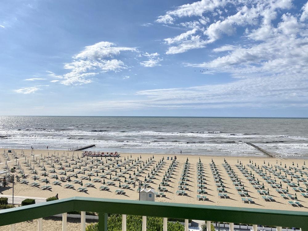 Hotel Florida Лідо-ді-Єзоло Екстер'єр фото