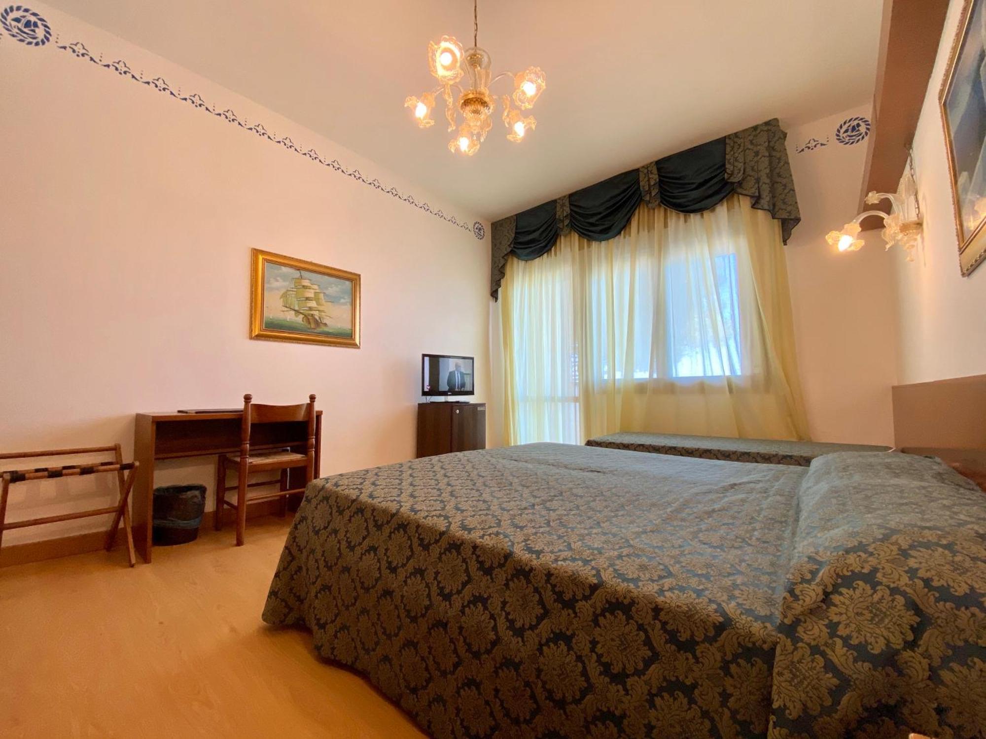 Hotel Florida Лідо-ді-Єзоло Екстер'єр фото